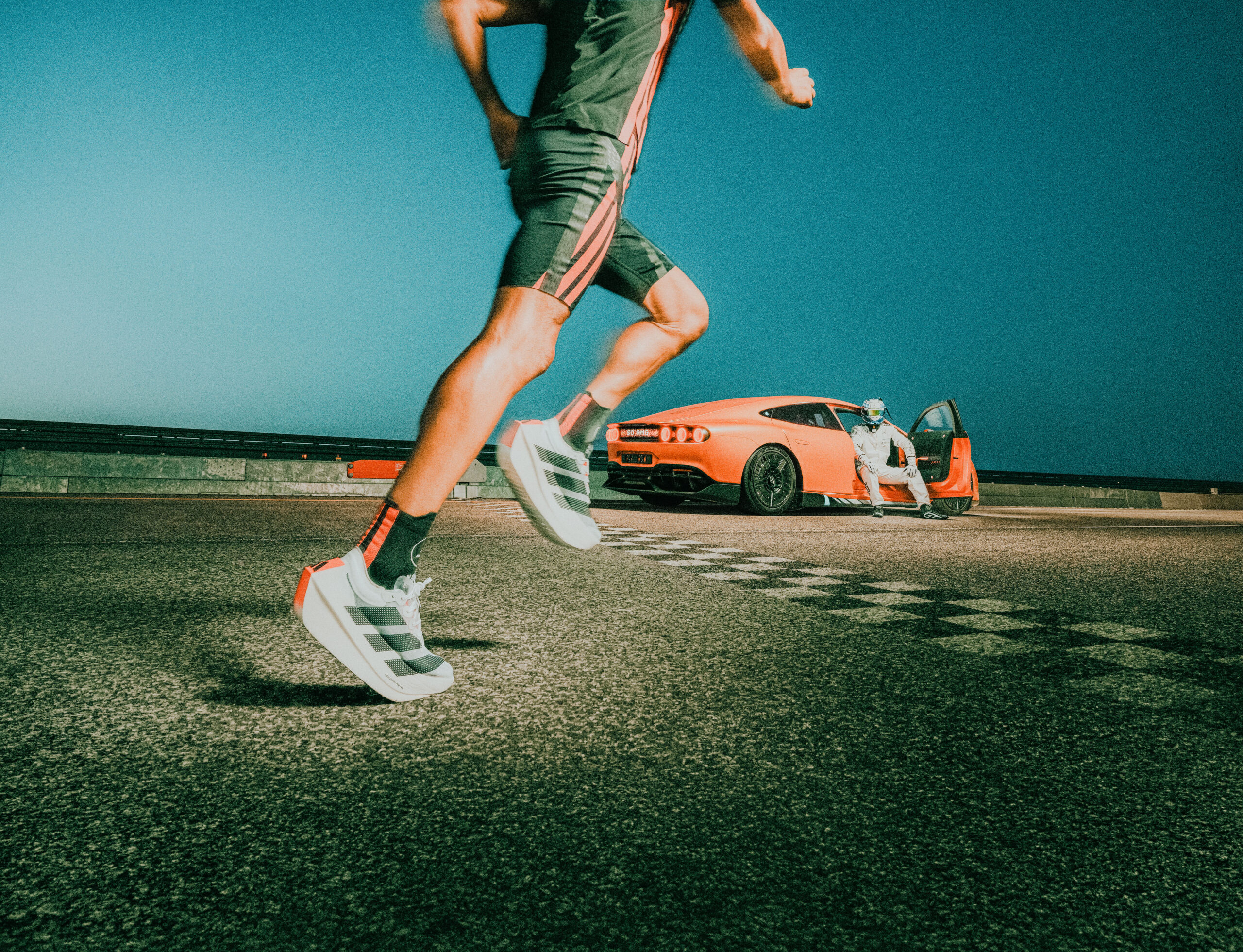 Mercedes-AMG und adidas: Partnerschaft will durch radikale Innovation neue Maßstäbe setzen. 

Mercedes-AMG and adidas: Partnership set out to challenge the limits of speed through radical innovation.