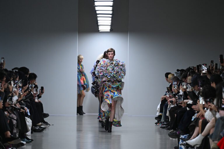 Kunihiko Morinaga y HERALBONY: moda inclusiva y arte vivo