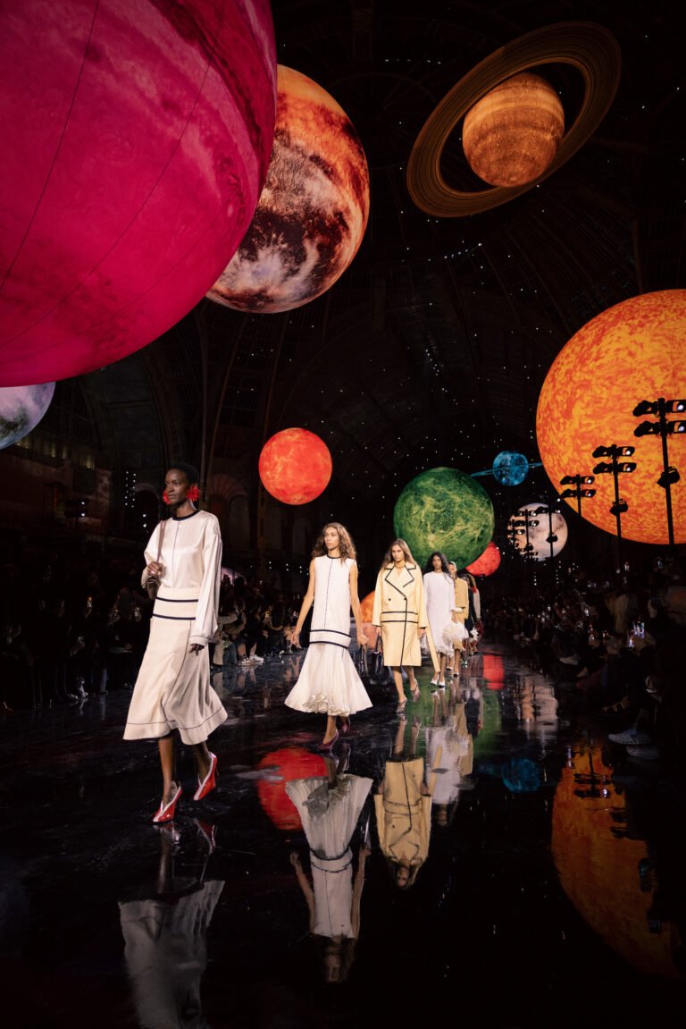 Chanel y el arte de vestir: elegancia eterna en movimiento