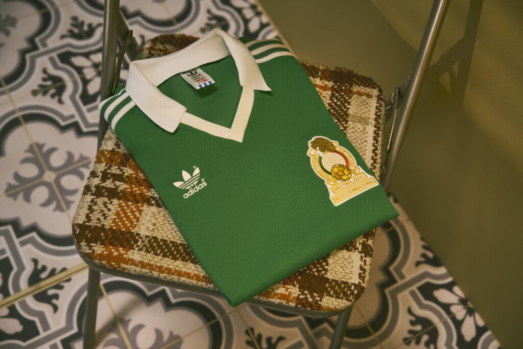 Playera Adidas verde inspirada en el segundo Mundial en México 