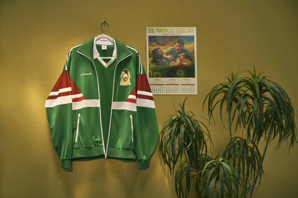 Chamarra adidas verde con rojo y blanco inspirada en el segundo Mundial en México 