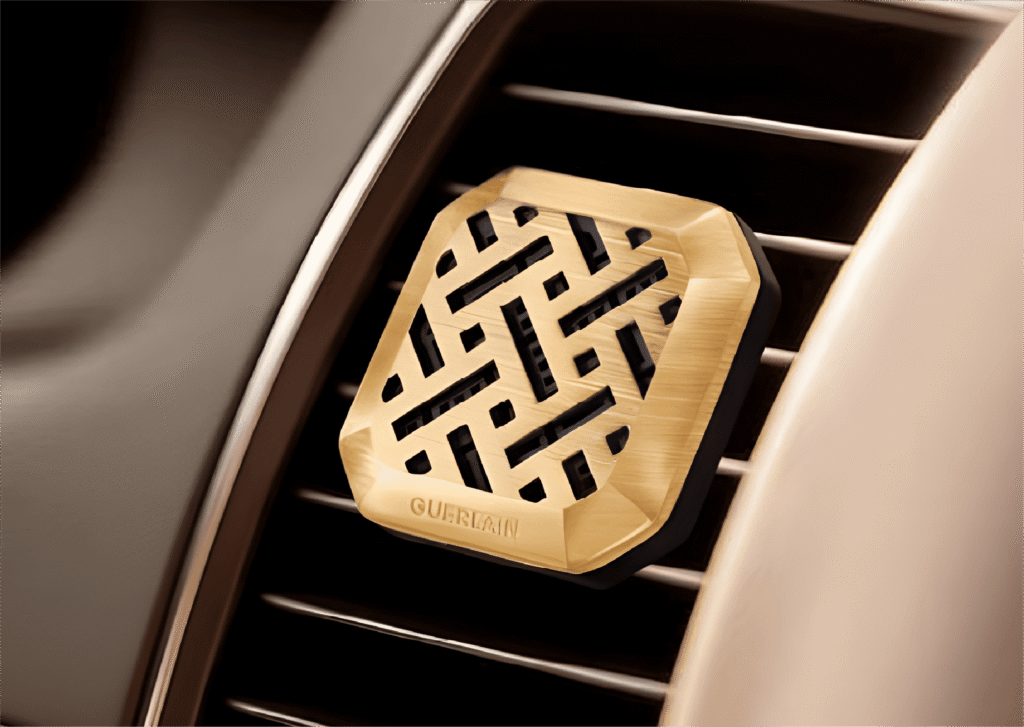 Difusor para automóvil Guerlain en color dorado 