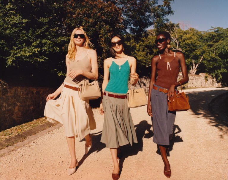 Tory Burch presenta su campaña Spring/Summer 2026 en Antigua