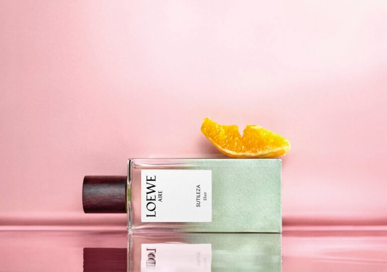 LOEWE Aire Sutileza Elixir, fragancia floral y contemporánea