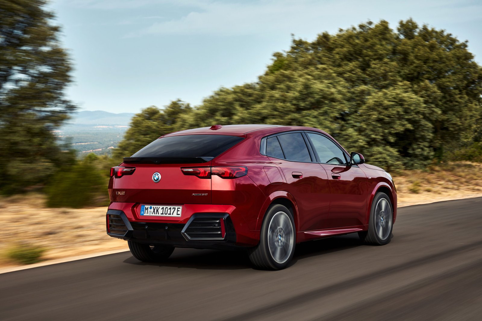 BMW iX2: La electricidad encuentra su forma más audaz