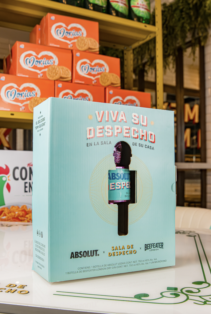 Caja verde el mil de Sala de despecho con Absolut y Beefeater