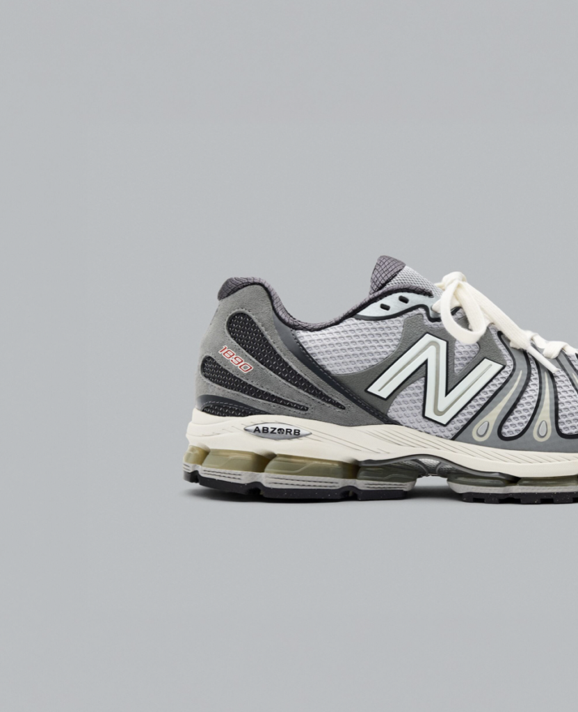 El gris no es solo un color: es el símbolo de una identidad que ha acompañado a New Balance durante décadas. En abril de 2026, la marca inicia su celebración anual Grey Days, un homenaje que se extiende durante todo mayo y que reúne a atletas, embajadores y consumidores en torno a experiencias, lanzamientos y narrativas que reafirman la influencia atemporal de este tono.