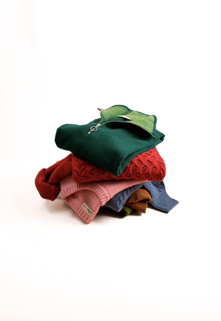En este Día del Padre, la moda se convierte en un homenaje al tiempo, la elegancia y la responsabilidad. Whitman, la marca fundada en 2014 por los hermanos colombianos Felipe y Sebastián Falla, llega como una propuesta ideal para quienes buscan regalar más que una prenda: una filosofía de vida.