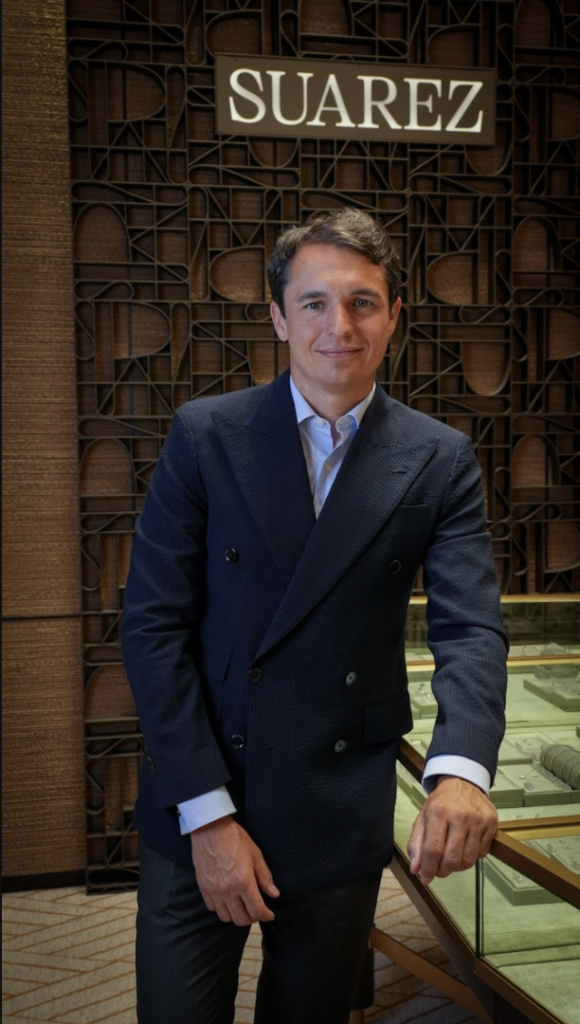 La histórica casa joyera española SUAREZ fortalece su presencia en México con la apertura de una nueva boutique en El Palacio de Hierro Polanco, uno de los destinos de lujo más relevantes de América Latina. Este hito reafirma el legado, la artesanía y la excelencia que distinguen a la firma desde 1943.