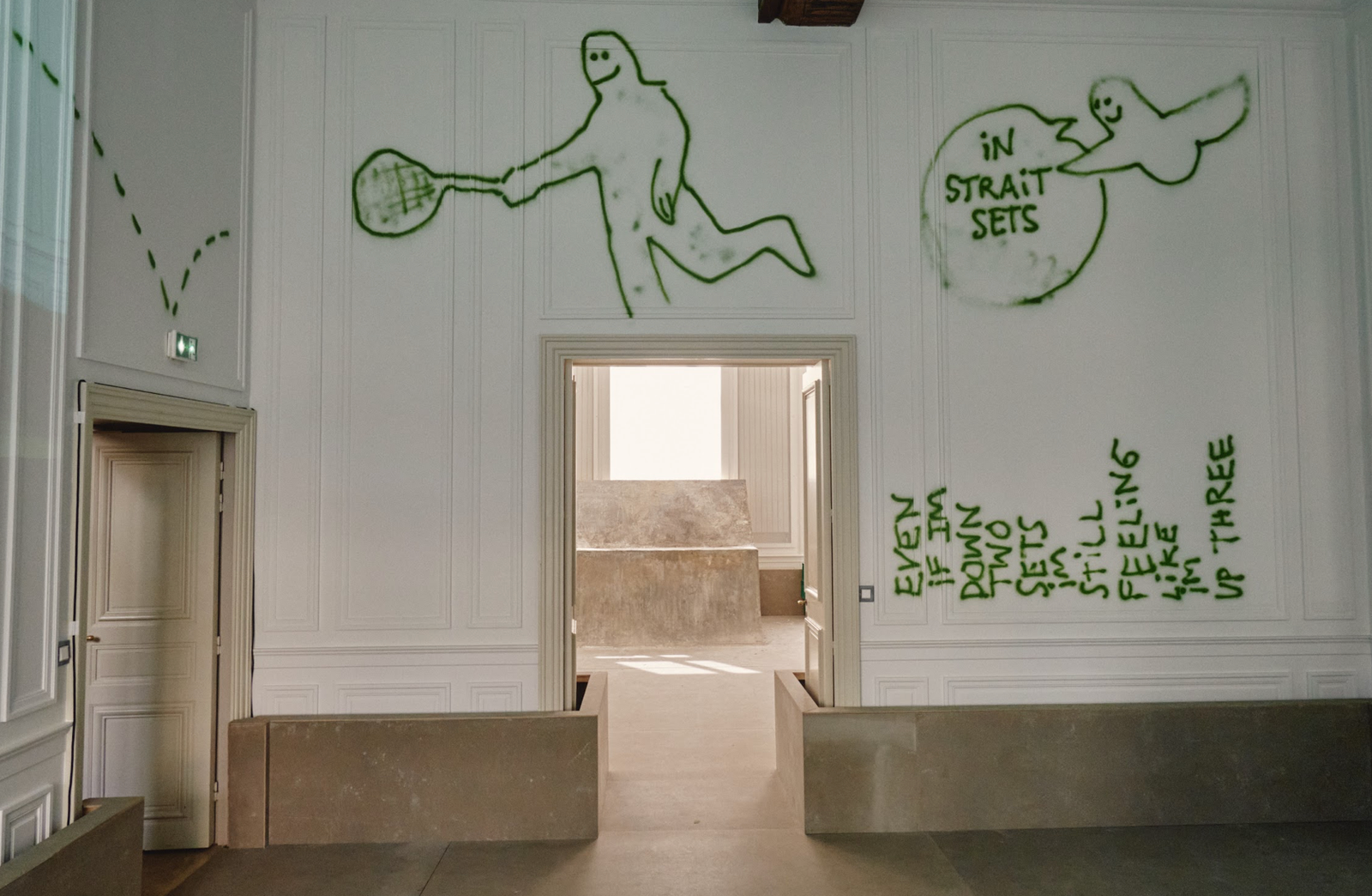 adidas Originals transformó una casa de varias plantas en un espacio efímero de creación, inaugurando junto a TTGT Studio una residencia que durante dos días convirtió al icónico Stan Smith en un lienzo vivo de arte, música y performance. La propuesta partió de la idea de que el Stan Smith.