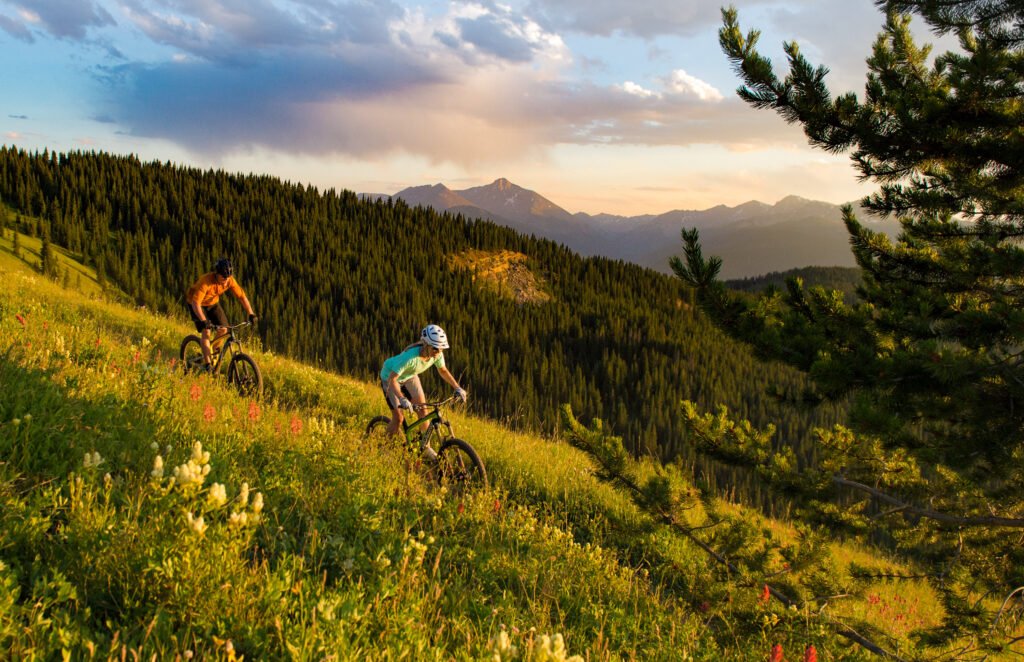 En el corazón de las Montañas Rocosas, Vail celebra el verano 2026 con un programa único que combina experiencias gastronómicas, culturales y al aire libre. Este año, además, el icónico pueblo alpino conmemora su 60 aniversario