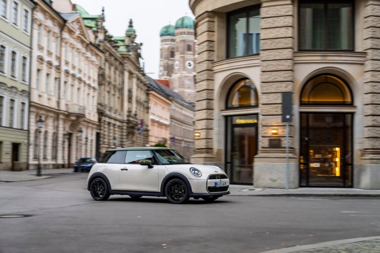 MINI Cooper SE Paul Smith Edition: Creatividad sartorial conquista el asfalto