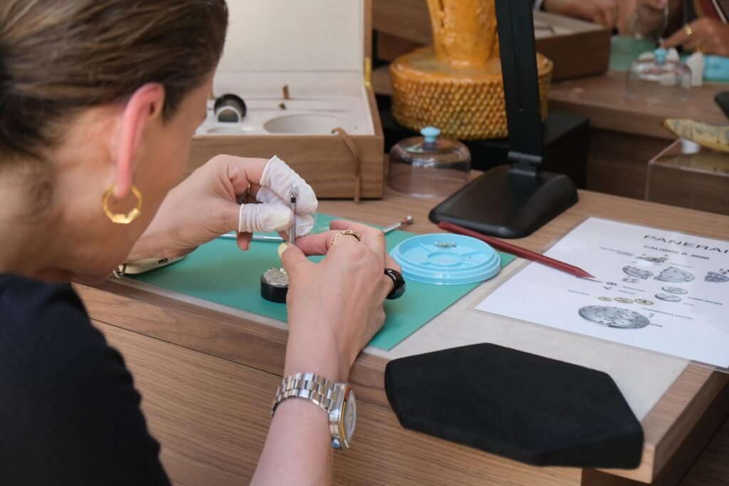 En un encuentro donde la precisión de la alta relojería se une con la riqueza del diseño artesanal mexicano, Panerai y Casa Huakal presentaron una experiencia única que puso en diálogo el valor del tiempo, la herencia y la creación hecha a mano.