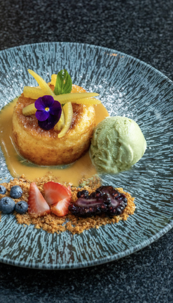 El Japonez Polanco, uno de los referentes de la cocina japonesa contemporánea en la Ciudad de México, inicia una nueva etapa marcada por la innovación y la evolución. Tras años de consolidarse como un espacio icónico, el restaurante presenta una renovación integral que transforma su diseño,