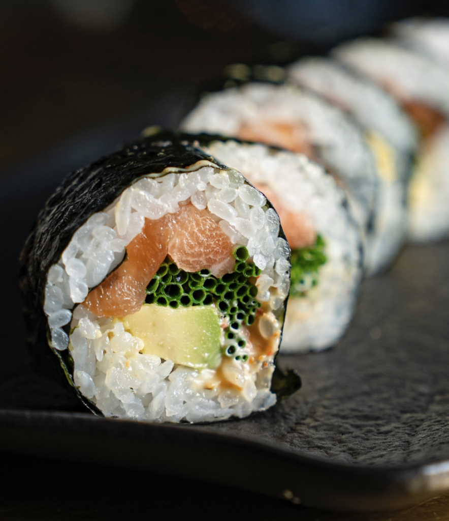 El Japonez Polanco, uno de los referentes de la cocina japonesa contemporánea en la Ciudad de México, inicia una nueva etapa marcada por la innovación y la evolución. Tras años de consolidarse como un espacio icónico, el restaurante presenta una renovación integral que transforma su diseño,