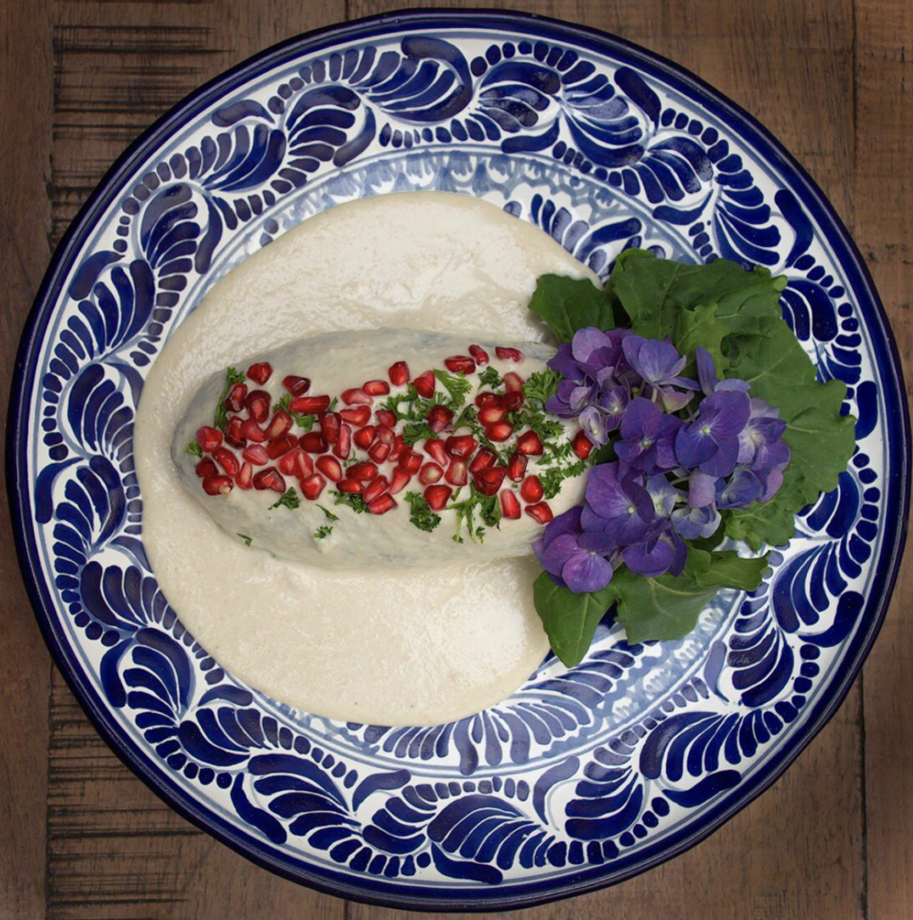 La temporada de Chiles en Nogada ya comenzó y, como cada año, se convierte en uno de los momentos más esperados por los amantes de la gastronomía mexicana. Desde recetas que respetan la tradición poblana hasta propuestas contemporáneas y de autor, la Ciudad de México ofrece opciones para todos los gustos.