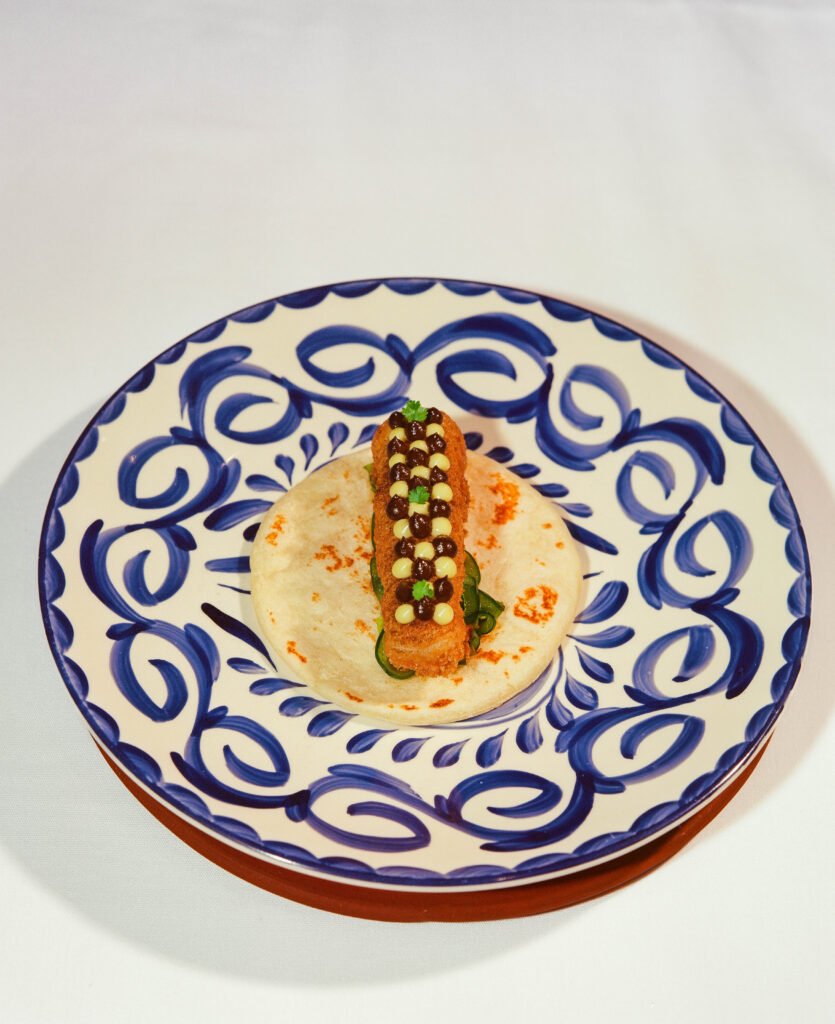 La ciudad vivió una noche histórica para la gastronomía mexicana. La Guía MICHELIN California 2026 otorgó sus máximos reconocimientos a dos restaurantes de raíz mexicana: Californios y Maria Isabel
