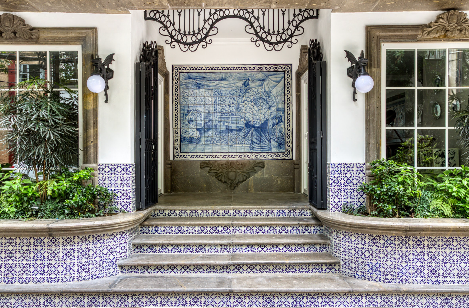 Casa Talavera llegó a Ciudad de México, un hotel boutique que redefine la hospitalidad en la Colonia Roma Norte. Ubicado en Colima 211, este espacio se presenta como un destino exclusivo donde diseño, tradición y lujo se entrelazan para ofrecer una experiencia única en la capital mexicana.