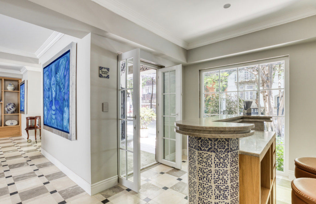 Casa Talavera llegó a Ciudad de México, un hotel boutique que redefine la hospitalidad en la Colonia Roma Norte. Ubicado en Colima 211, este espacio se presenta como un destino exclusivo donde diseño, tradición y lujo se entrelazan para ofrecer una experiencia única en la capital mexicana.