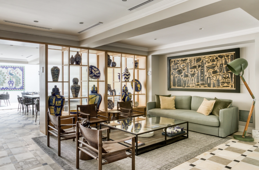 Casa Talavera llegó a Ciudad de México, un hotel boutique que redefine la hospitalidad en la Colonia Roma Norte. Ubicado en Colima 211, este espacio se presenta como un destino exclusivo donde diseño, tradición y lujo se entrelazan para ofrecer una experiencia única en la capital mexicana.