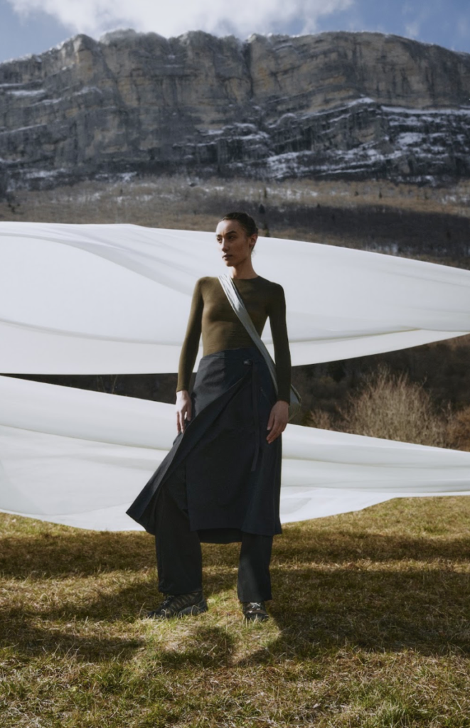 Salomon presenta Alpine Echoes, una cápsula de edición especial que transforma los recuerdos, tradiciones y paisajes de los Alpes en una expresión contemporánea de diseño, funcionalidad y estilo
