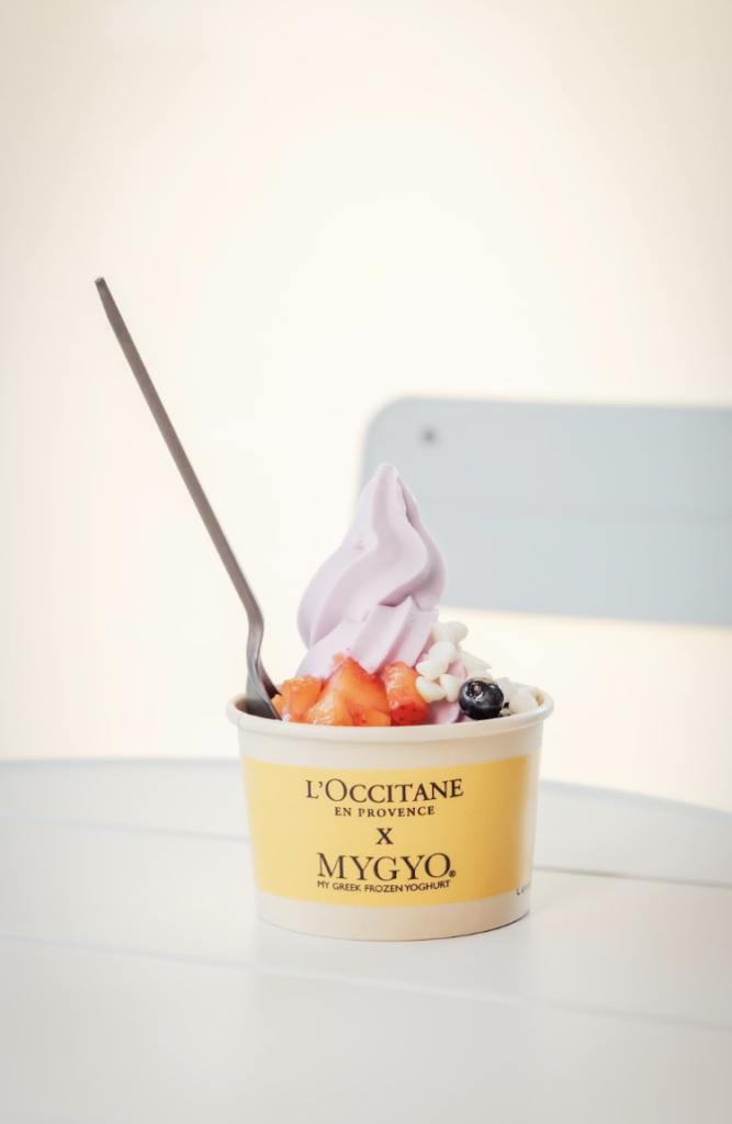 L’Occitane en Provence, la marca francesa de belleza inspirada en la riqueza natural y el savoir-faire provenzal, se une a Mygyo, especialista en crear experiencias alrededor del helado, para presentar una colaboración que despierta los sentidos: dos nuevos sabores inspirados en la lavanda y la almendra.