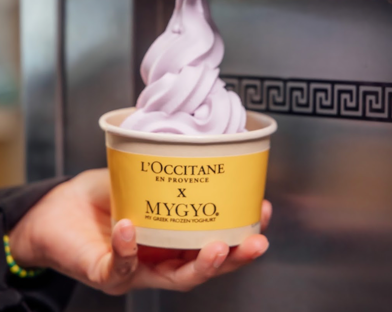 L’Occitane en Provence, la marca francesa de belleza inspirada en la riqueza natural y el savoir-faire provenzal, se une a Mygyo, especialista en crear experiencias alrededor del helado, para presentar una colaboración que despierta los sentidos: dos nuevos sabores inspirados en la lavanda y la almendra.