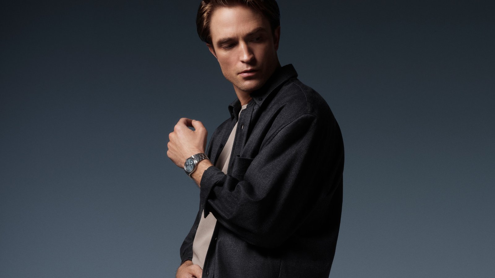 Robert Pattinson vive uno de los momentos más activos de su carrera y, entre películas y nuevos proyectos, suma un nuevo título como embajador global de Jaeger-LeCoultre.