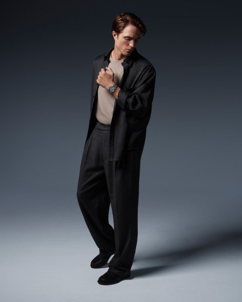 Robert Pattinson vive uno de los momentos más activos de su carrera y, entre películas y nuevos proyectos, suma un nuevo título como embajador global de Jaeger-LeCoultre.
