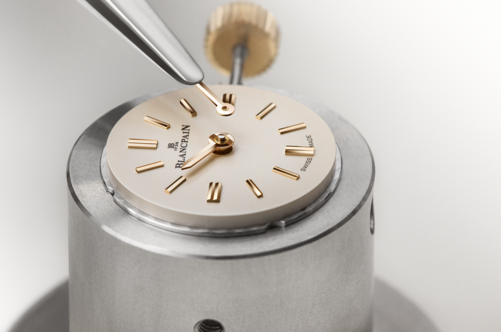 Para celebrar el 70º aniversario de la colección Ladybird, Blancpain presenta Lady B, una creación que combina diseño escultórico, herencia histórica y uno de los movimientos mecánicos automáticos más pequeños de la relojería contemporánea