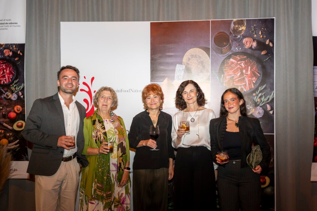España llega a México con una celebración que reúne gastronomía, vino y estilo de vida. Del 21 de septiembre al 4 de octubre, Eat Spain Drink Spain 2026 invita a descubrir sabores españoles a través de cenas maridaje, menús especiales, degustaciones y promociones en restaurantes, bares y tiendas de especialidad.